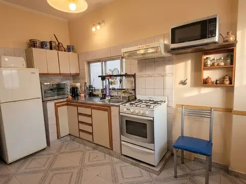 VENTA CASA DE 3 AMB.  (FINANCIA)