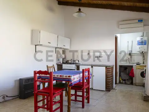 Casa de 1 Dormitorios con cochera  y quincho en venta - Gonnet