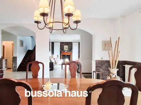 Casa 7 ambientes con 4 baños