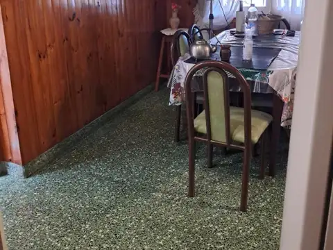 CASA a CUADRAS DE LA ESTACION EXCELENTE OPORTUNIDAD 