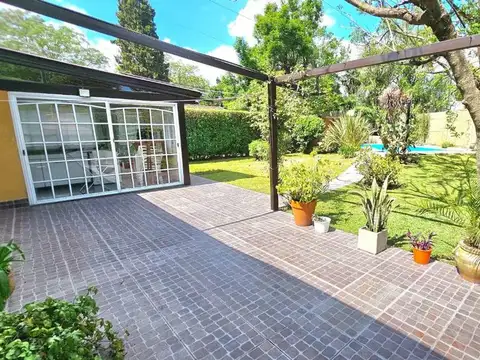 Casa 4 ambientes con 2 baños