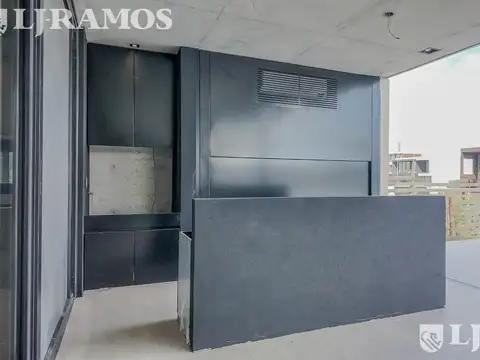 Casa 8 ambientes con 7 baños