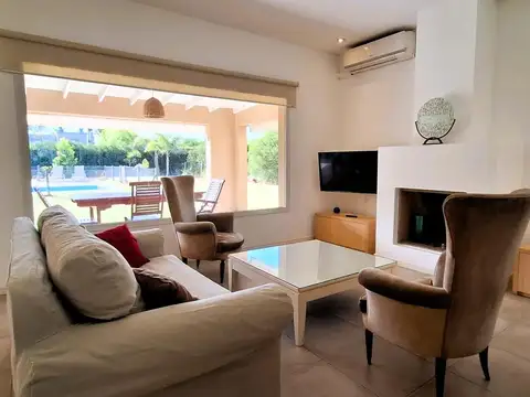 Casa en Venta con 6 cocheras