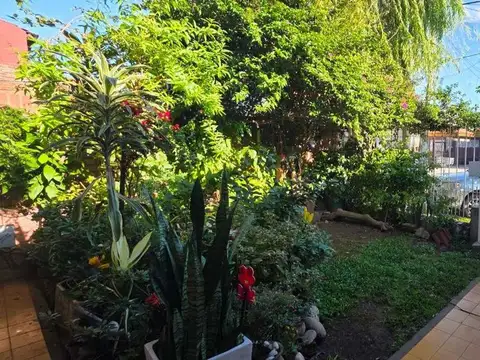 Casa 5 ambientes con 2 baños