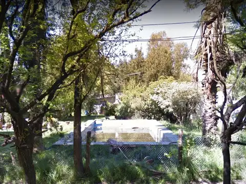 Terreno 460m2 con pileta de material