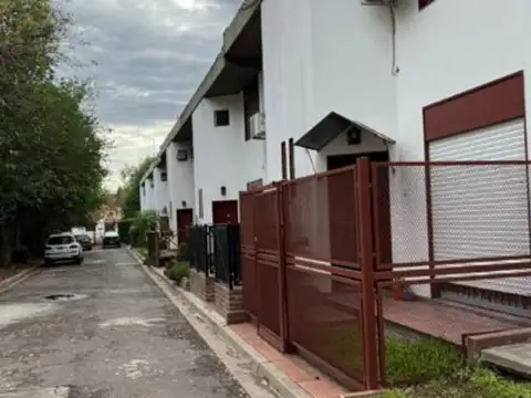DUPLEX EN BARRIO CERRADO