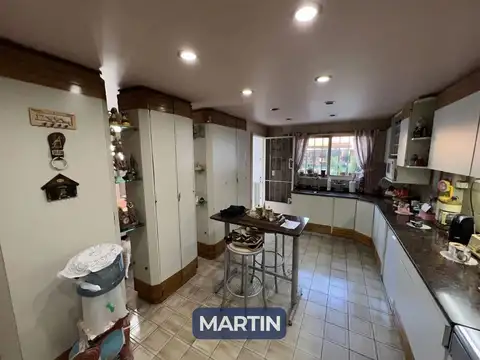 Casa 5 ambientes con 4 baños