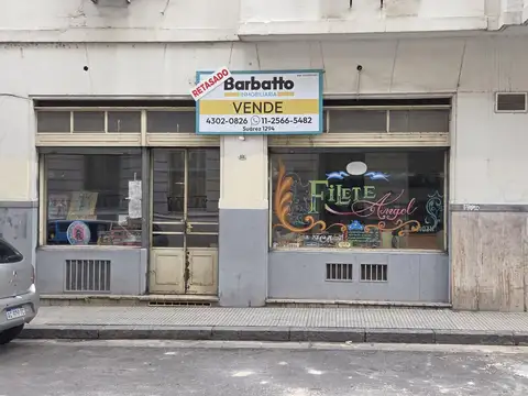 Local, dos vidrieras con sótano y entrepiso