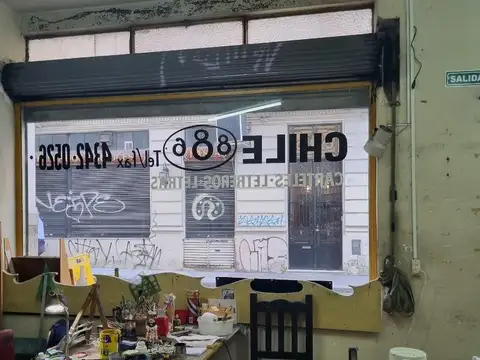 Local, dos vidrieras con sótano y entrepiso