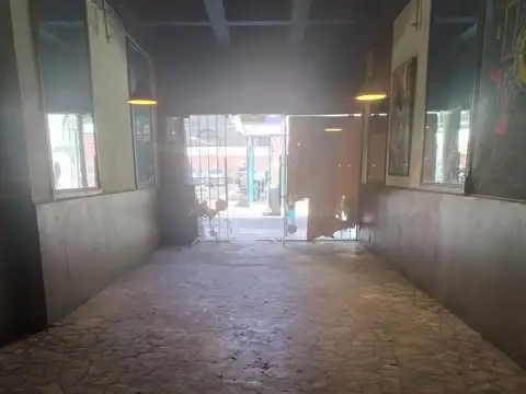 Local en Venta 64 años