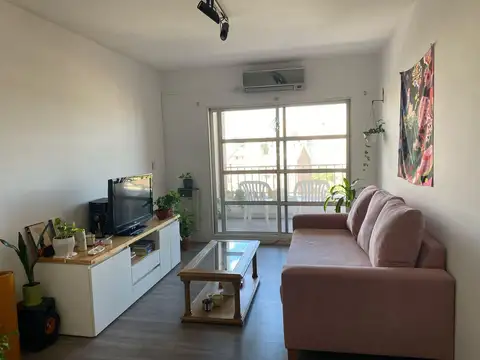 Departamento en venta 2 ambientes en Beccar con cochera.