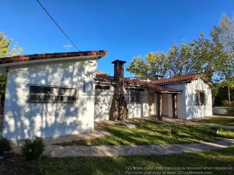 Preciosa Casa c/ amplio Parque y Excelente Ubicación! M. PAZ