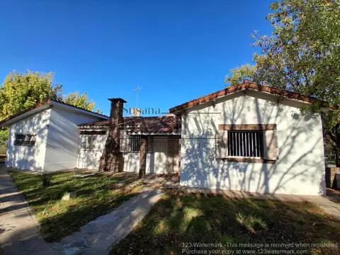 Preciosa Casa c/ amplio Parque y Excelente Ubicación! M. PAZ
