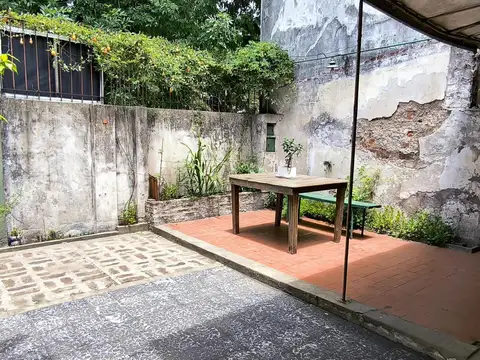 Casa con cochera, patio y terraza!