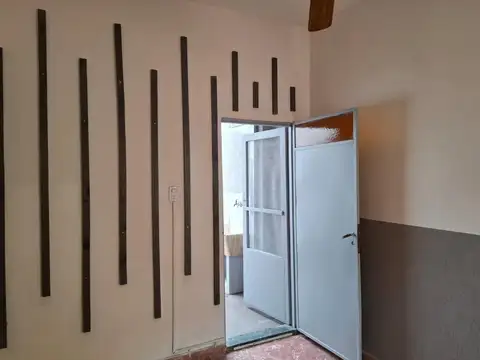 En alquiler PH 2 amb. con patio. próximo Av. Laprida - V. Martelli