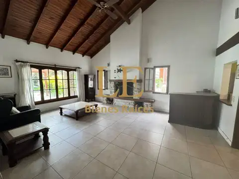 Casa en Venta con 3 cocheras