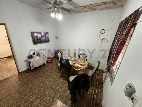 VENTA - CASA CON DOS DEPARTAMENTOS INTERNOS - ROSARIO