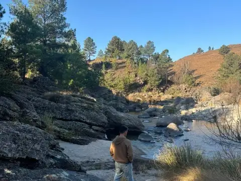 Campo de 10 Hectáreas con Costa de Arroyo en Athos Pampa