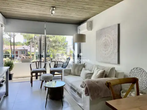 Vende apartamento de 2 dormitorios en Brava- Punta del Este.