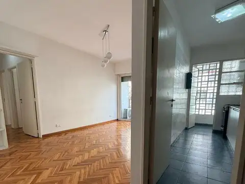 3 AMBIENTES FRENTE CON BALCON SUPER LUMINOSO C/LAV CUBIERTO