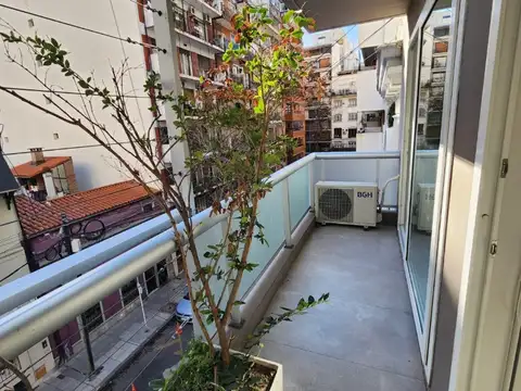 GRAN AMBIENTE DIVIDIDO FTE C/BALCON - AMOBLADO