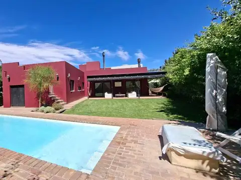 Casa en Alquiler en Neuquen, USD 4.200