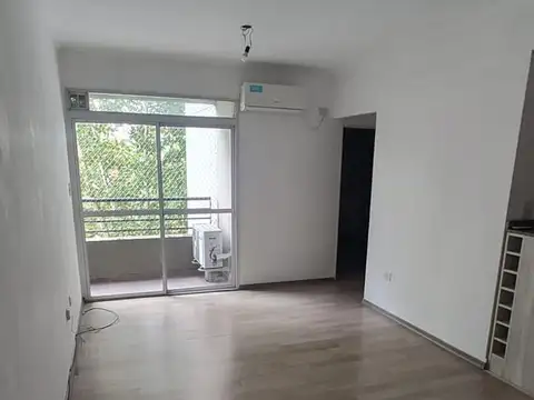 ALQUILER - Dos Ambientes luminoso con balcon - Liniers