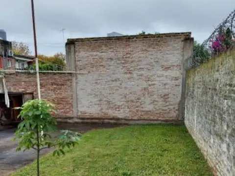 Casa en venta - 4 Dormitorios 2 Baños - Luján