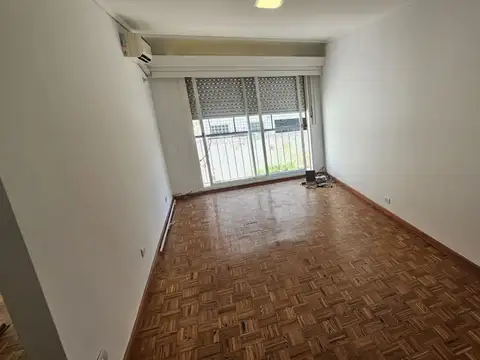 Ricardo Gutierrez 1500, Piso 1