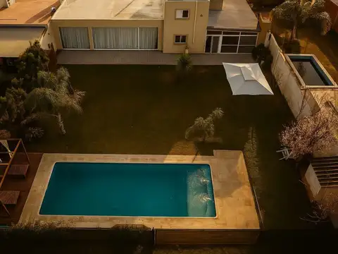 CASA EN VENTA EN PUEBLO ESTHER 4 DORMITORIOS