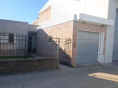 VENTA - CASA DE DOS DORMITORIOS GRAN POTENCIAL COMERCIAL - CAPITAN BERMÚDEZ