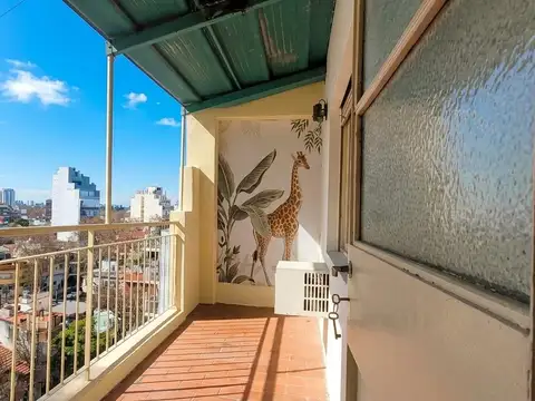 Venta monoambiente con balcón en Villa del Parque