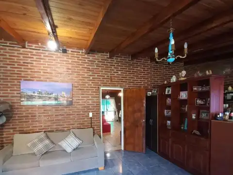 Casa 5 ambientes con 1 baño