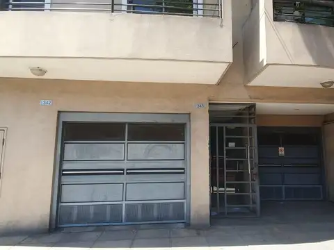 Departamento 2 ambientes con patio y cohera cubierta en Villa Luro