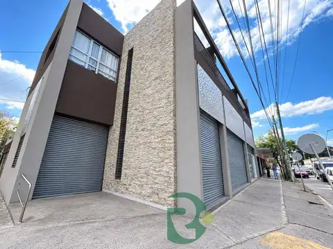 VENTA LOCAL Y DPTO 2 AMB CON COCHERA MORENO NORTE