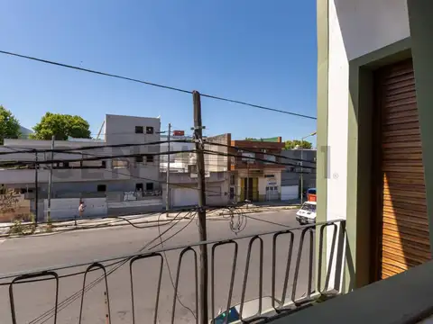 Depto Tipo Casa 5 ambientes con 2 baños