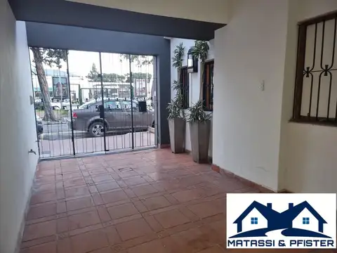 Oficina 5 ambientes con 3 baños