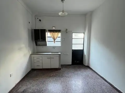 Juan B. Justo 100, Piso PB