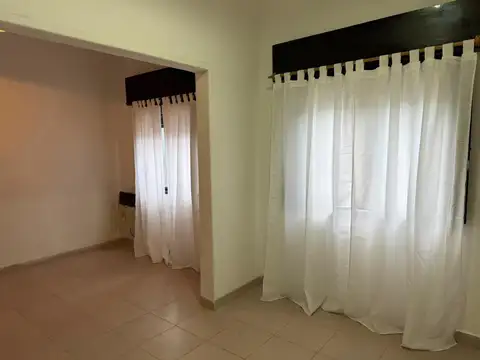 LLAVALLOL alquiler Ph en planta baja con patio propio