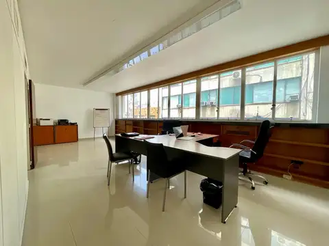 Amplia oficina en venta  en Tribunales