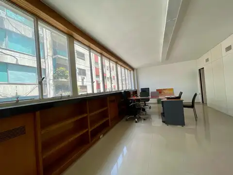 Oficina 6 ambientes con 2 baños