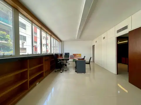 Amplia oficina en venta  en Tribunales