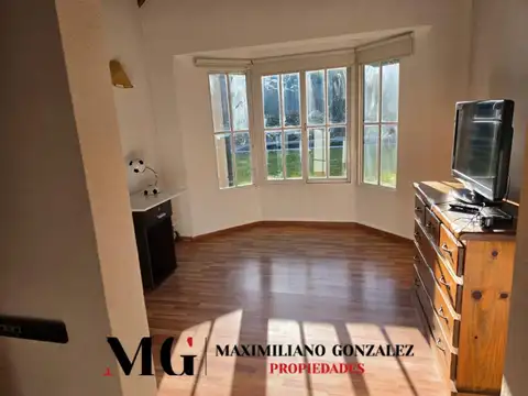 Casa en Alquiler con 1 cochera