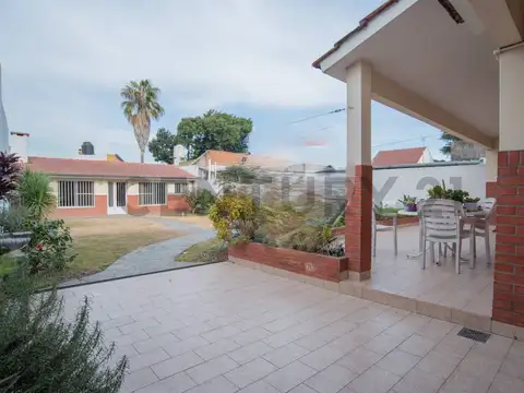 VENTA CASA 4 AMB. EN EL PALOMAR CALLE CHUBUT