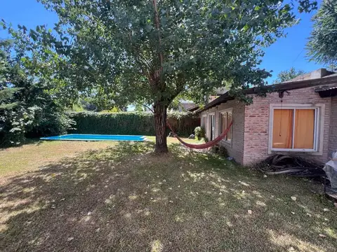 Casa en Alquiler con 1 cochera