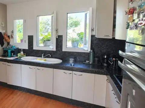 Casa en Venta con 3 cocheras
