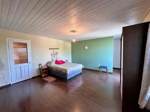 Casa 7 ambientes con 2 baños