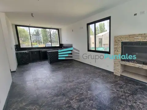 Casa en Barrio La Magdalena, en Barrio Histórico sobre hermoso lote de 1077 m2 en Canning