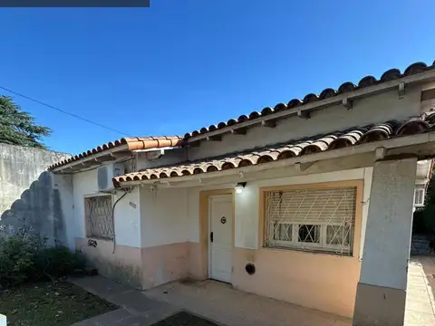 Casa en venta  de 3 ambientes en Villa Luzuriaga