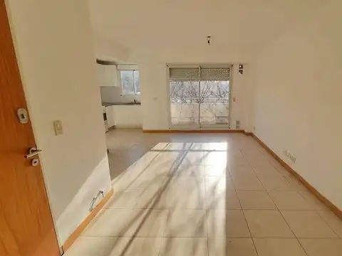 Alquiler Departamento 2 Dormitorios Con Balcón Al Frente. Moderno. Echesortu